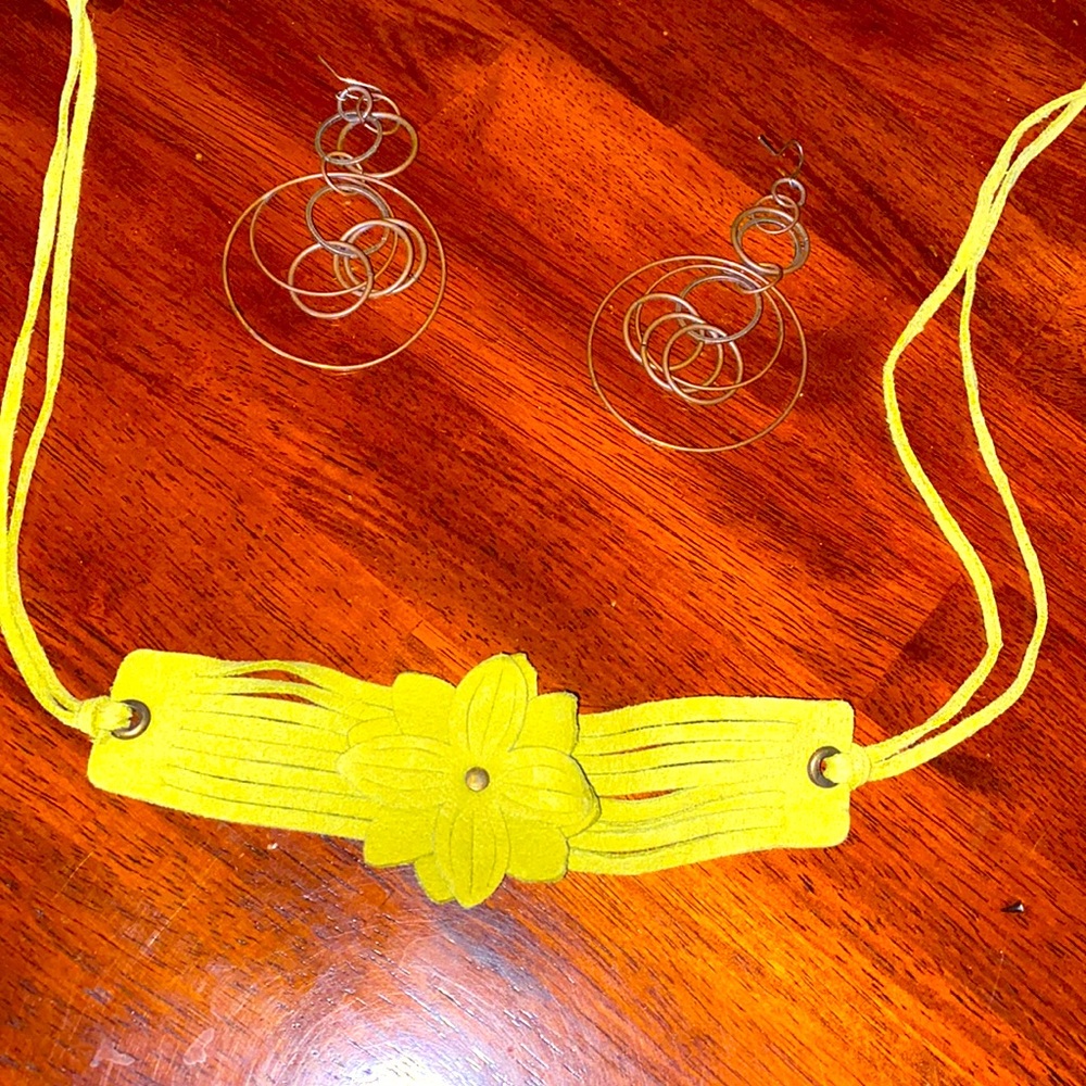 Green suede choker w/ brown wire hoop bearings